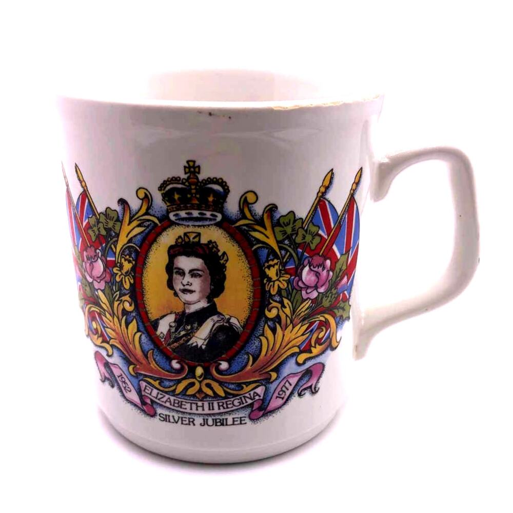 Queen Elizabeth II Regina Silver Jubilee 1952-1977 8 oz 250 ml White Mug Vintage